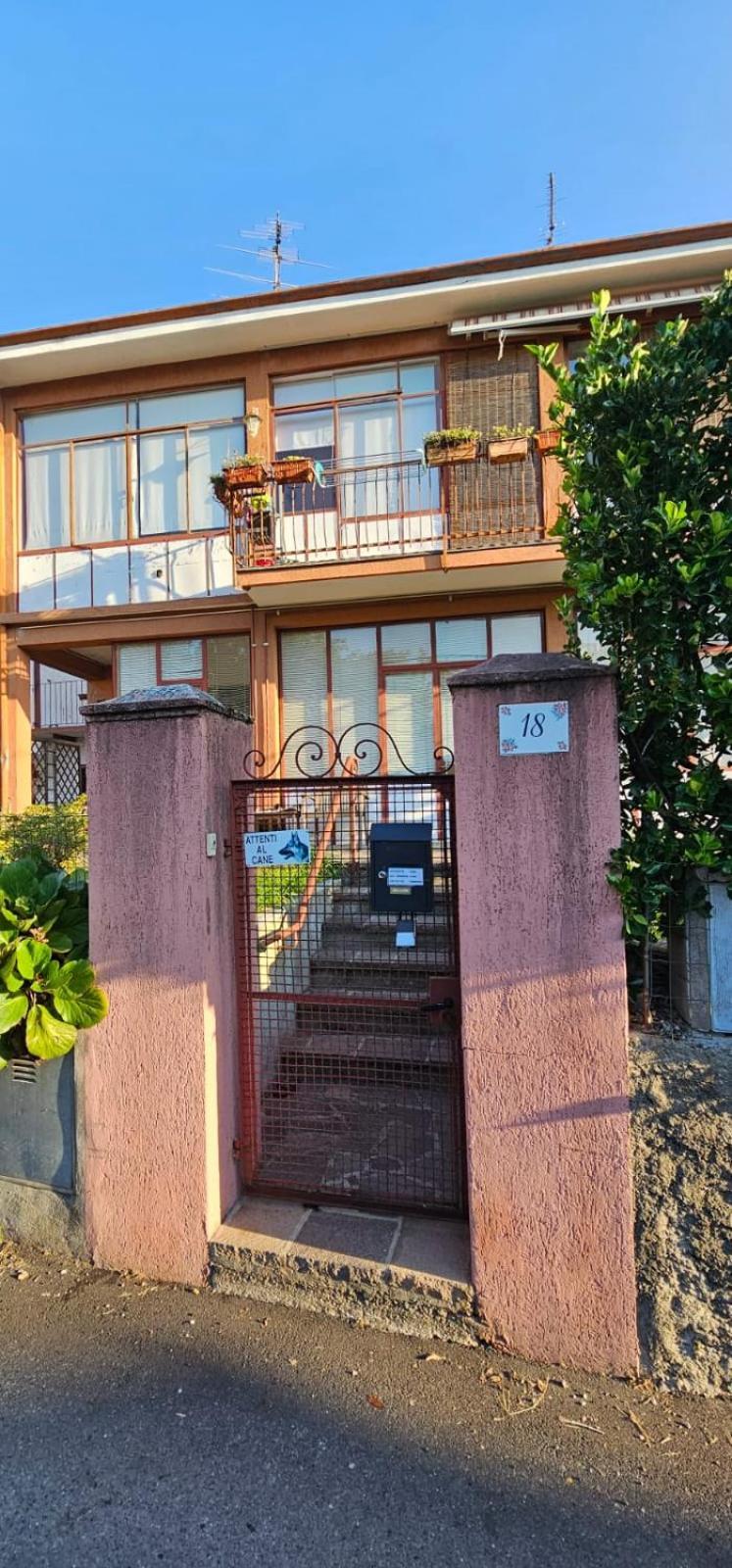 La Casetta Di Anna Laveno Exteriör bild